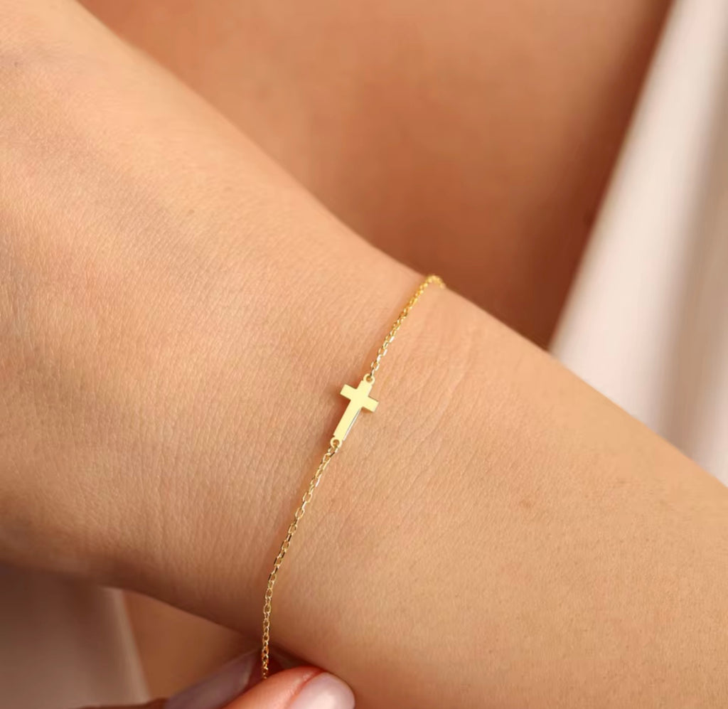 Minimalist Gold Cross Bracelet for Women – Stainless Steel Adjustable Jewelry